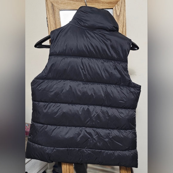 Black, size medium, old navy puffer vest - Picture 2 of 3